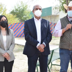 Entrega de apoyo a la casa hogar Alba Moreira