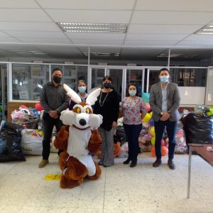 Padres de familia y personal docente se sumaron a la donación de juguetes1