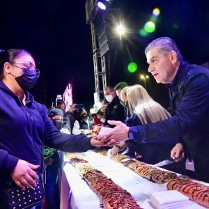 CON ROSCA DE REYES, MARS Y MARCELA GORGÓN DESEAN A LOS COAHUILENSES UN GRAN AÑO (2)