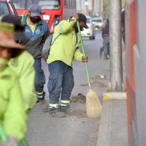 Cuadrillas del Gobierno Municipal embellecen Saltillo1
