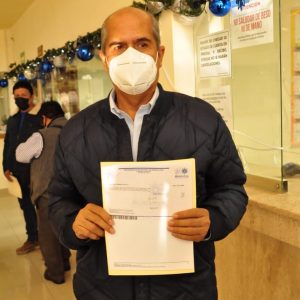 Mario Dávila cumple con su deber ciudadano paga impuesto predial