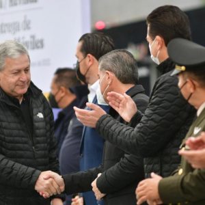 Entregan Riquelme y Chema Fraustro 4 oficinas móviles de vigilancia a Saltillo1