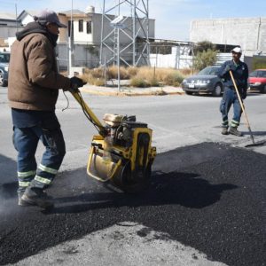 Fortalece Chema Fraustro programa de bacheo en colonias y vialidades de Saltillo1