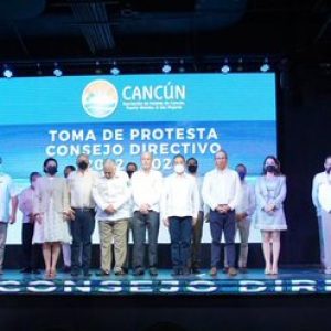 MIGUEL TORRUCO TOMA PROTESTA AL CONSEJO DIRECTIVO 2022-2025 DE LA ASOCIACIÓN DE HOTELES DE CANCÚN