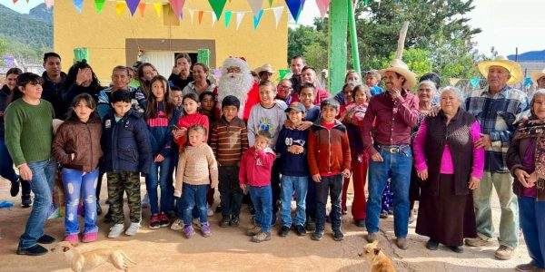 Realizan posada en los ejidos Santa Victoria y Punta Santa Elena; también a adultos mayores y personas con discapacidad